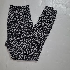 Athleta Salutations Stash Pocket 7/8 Tight Size S Black/White